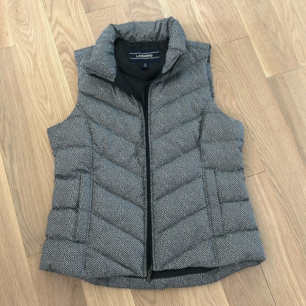 NWOT LANDS END QUILTED PUFFER ZIP UP VEST PATTERNED BLACK AND WHITE WOMENS XS